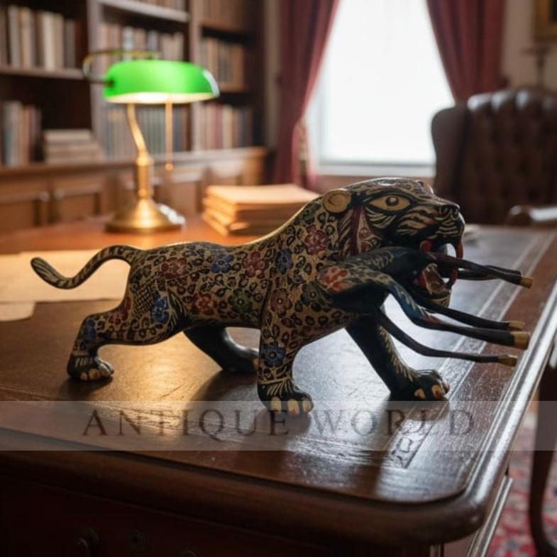 Traditional Art Style Brass  Decorative Lion Hunting Statue
