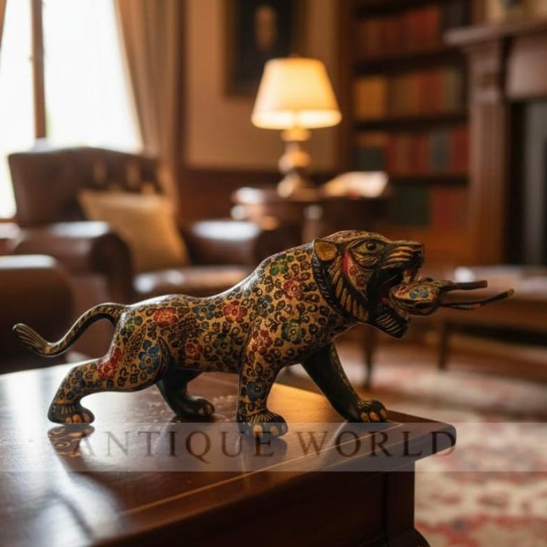 Traditional Art Style Brass  Decorative Lion Hunting Statue