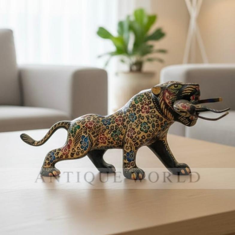 Traditional Art Style Brass  Decorative Lion Hunting Statue