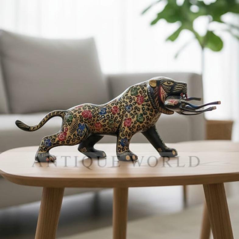 Traditional Art Style Brass  Decorative Lion Hunting Statue