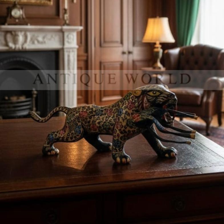 Traditional Art Style Brass  Decorative Lion Hunting Statue