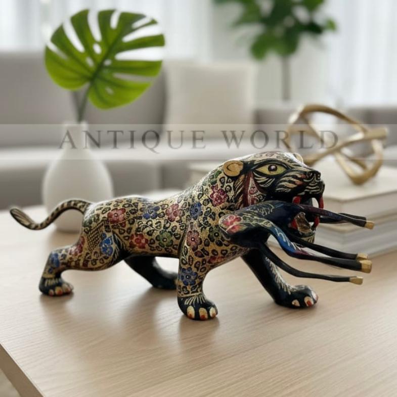 Traditional Art Style Brass  Decorative Lion Hunting Statue